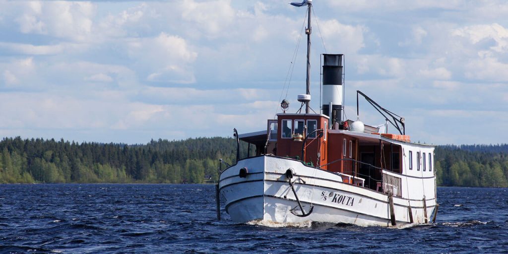 höyrylaiva järvessä