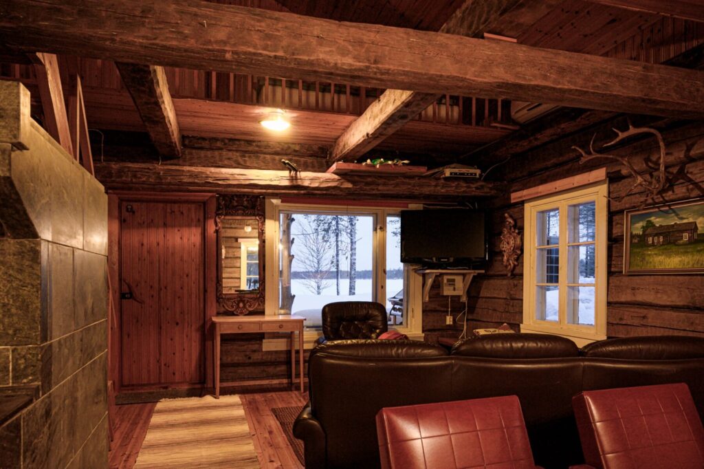 Hirsisen Joukojärven pirtin tupa,