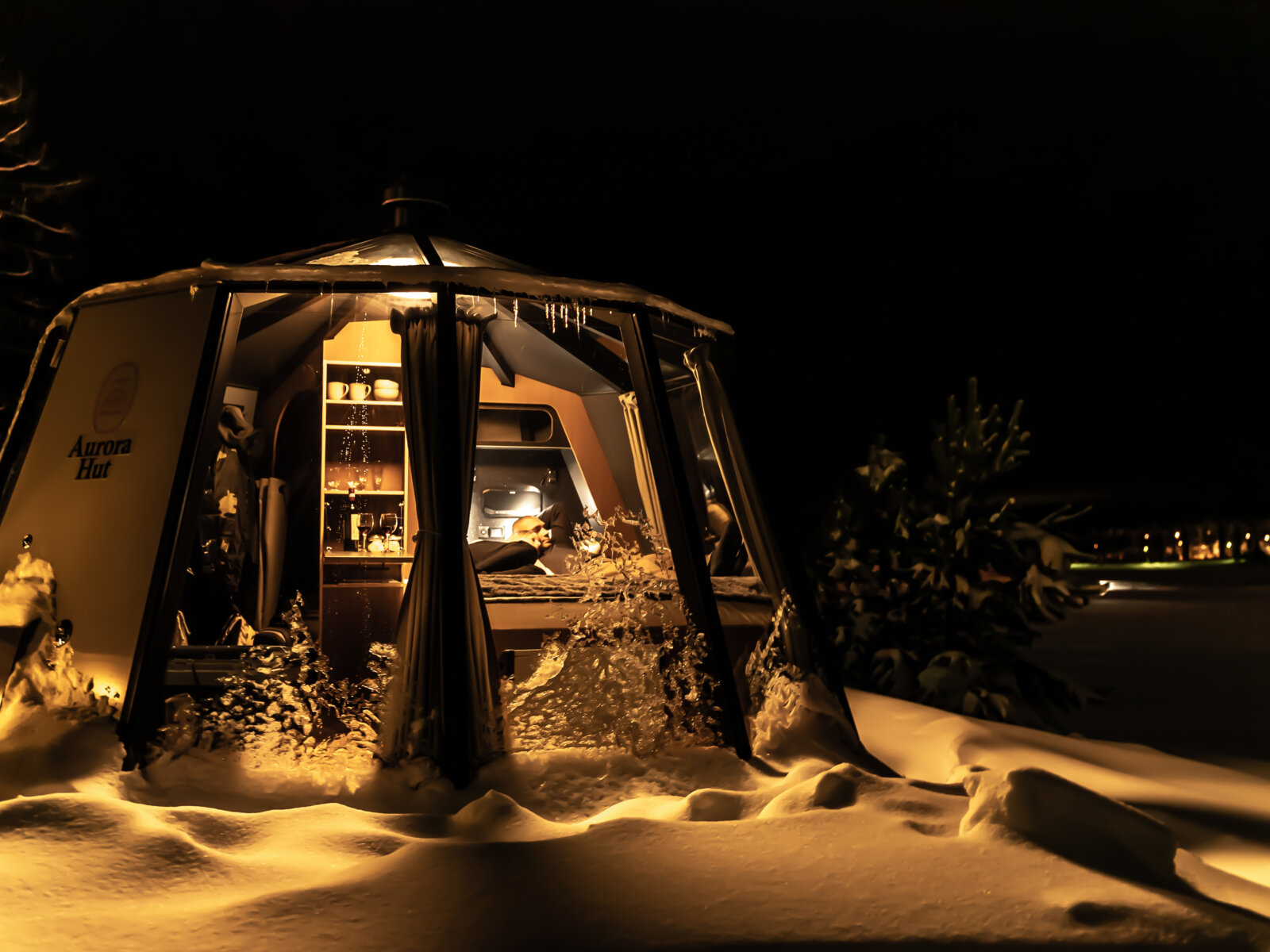 Glass igloo experience 3 nights Arctic Lakeland